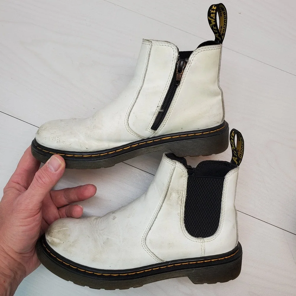 Dr. Martens 2976 J Kids White Leather Chelsea Boots Size 3 Broken In Casual Edgy